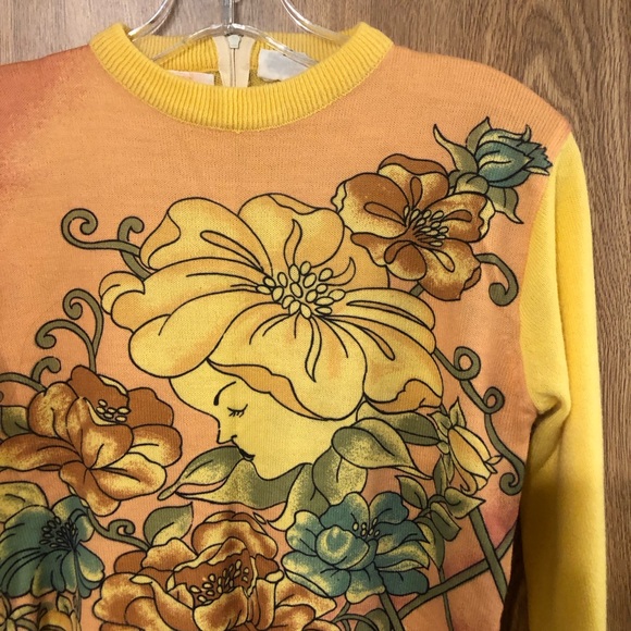 1970s Vintage Floral Yellow Sweater - Picture 2 of 6